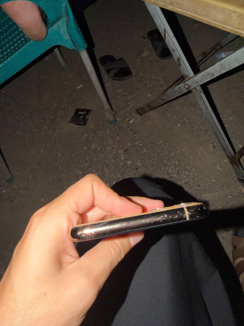 Apple iPhone 11 Pro Max 2