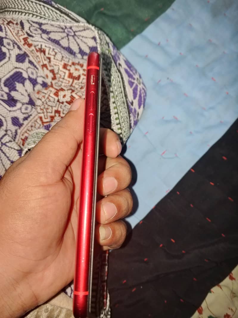 Apple iPhone 11 4