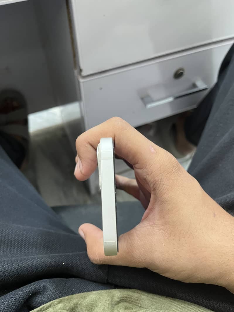 Apple iPhone 13 1