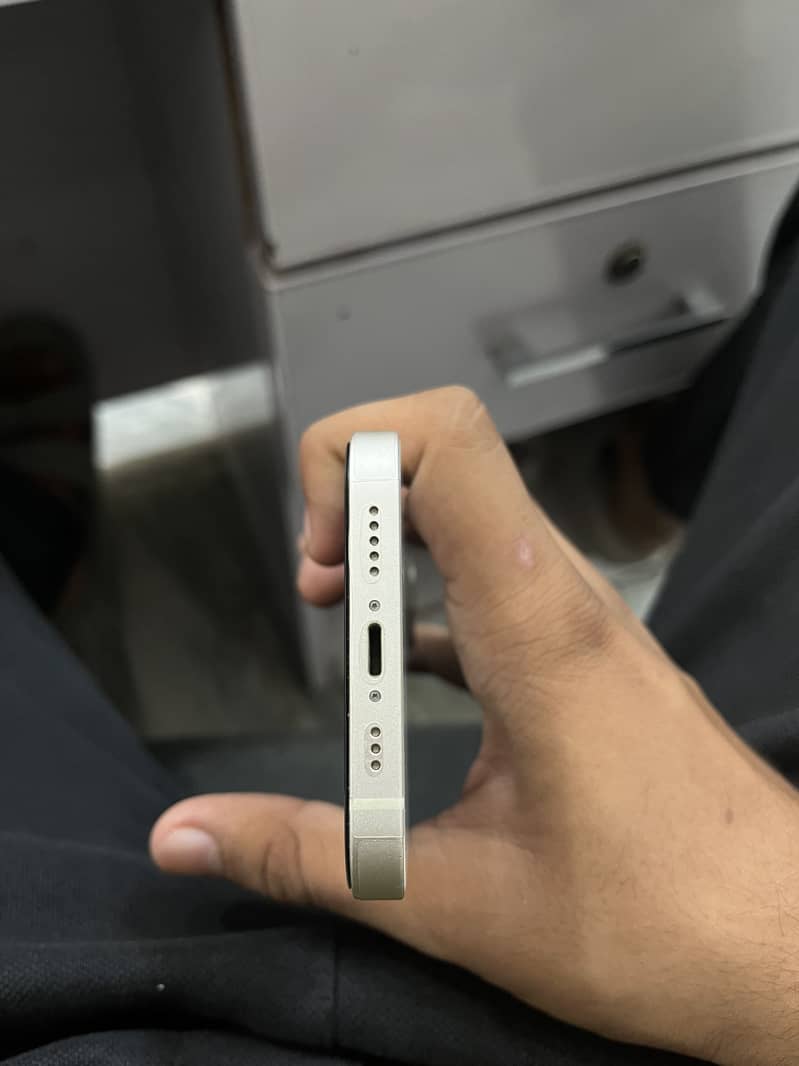 Apple iPhone 13 3