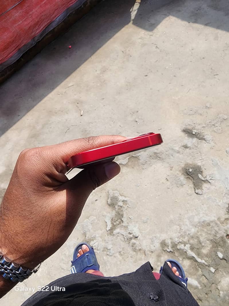 Apple iPhone 13 2