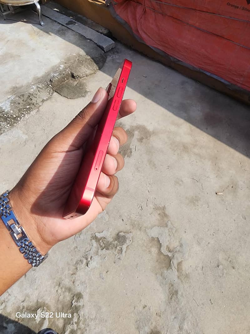 Apple iPhone 13 6