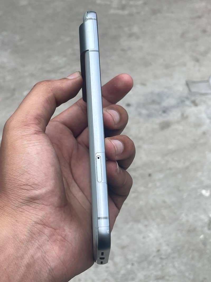 Google Pixel 8 6