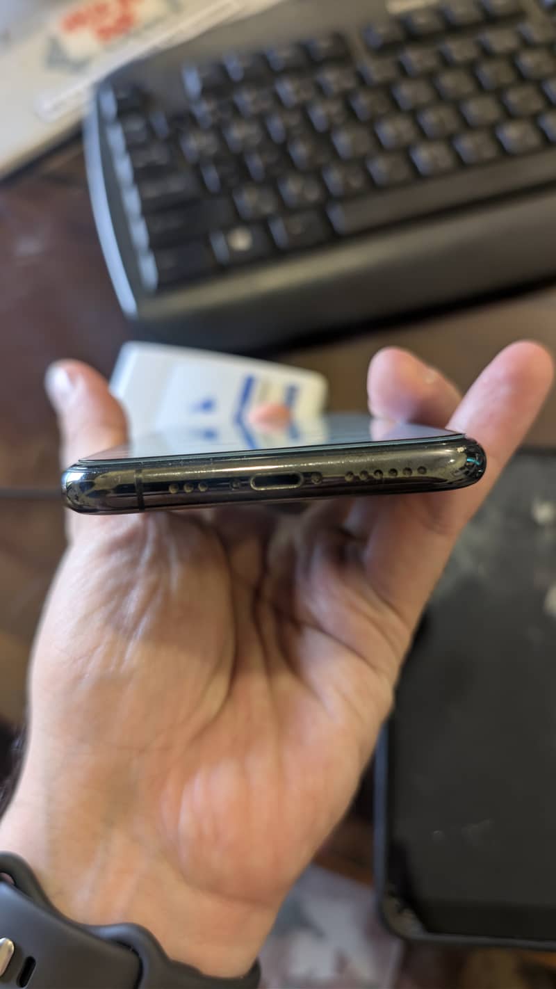 Apple iPhone 11 Pro (Mint Condition) 3