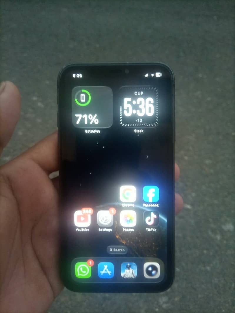 iPhone 11 4