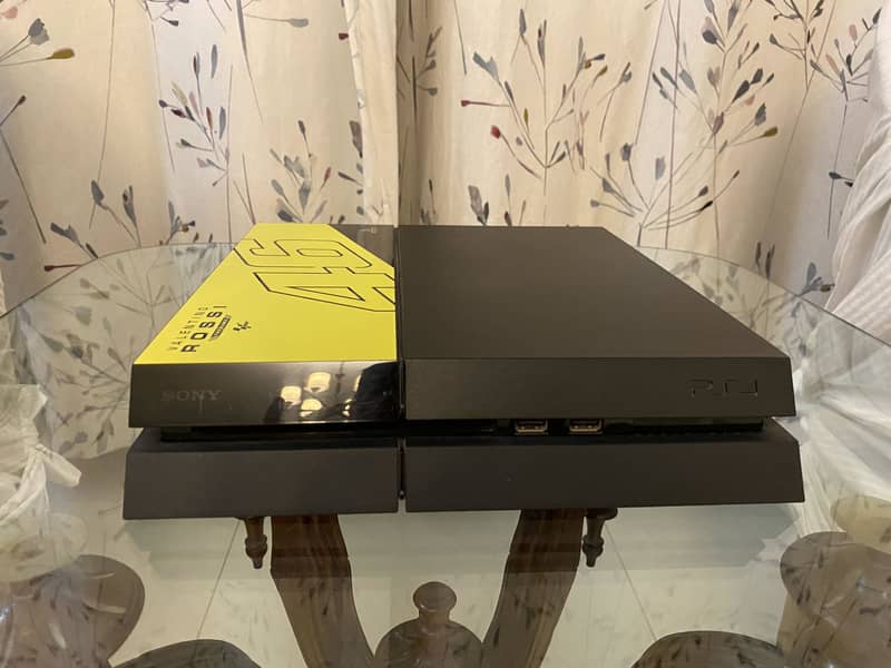 PS4 FAT 1TB + 2 Controllers 0