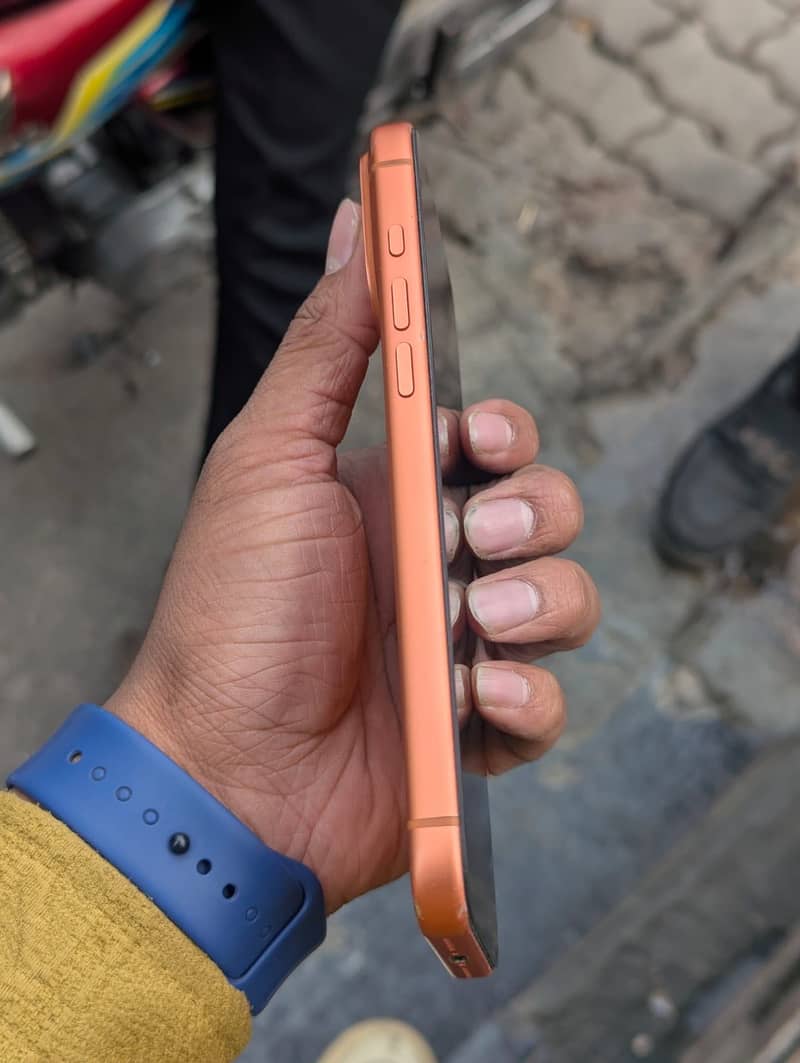 Apple iPhone 17 Pro Max 4