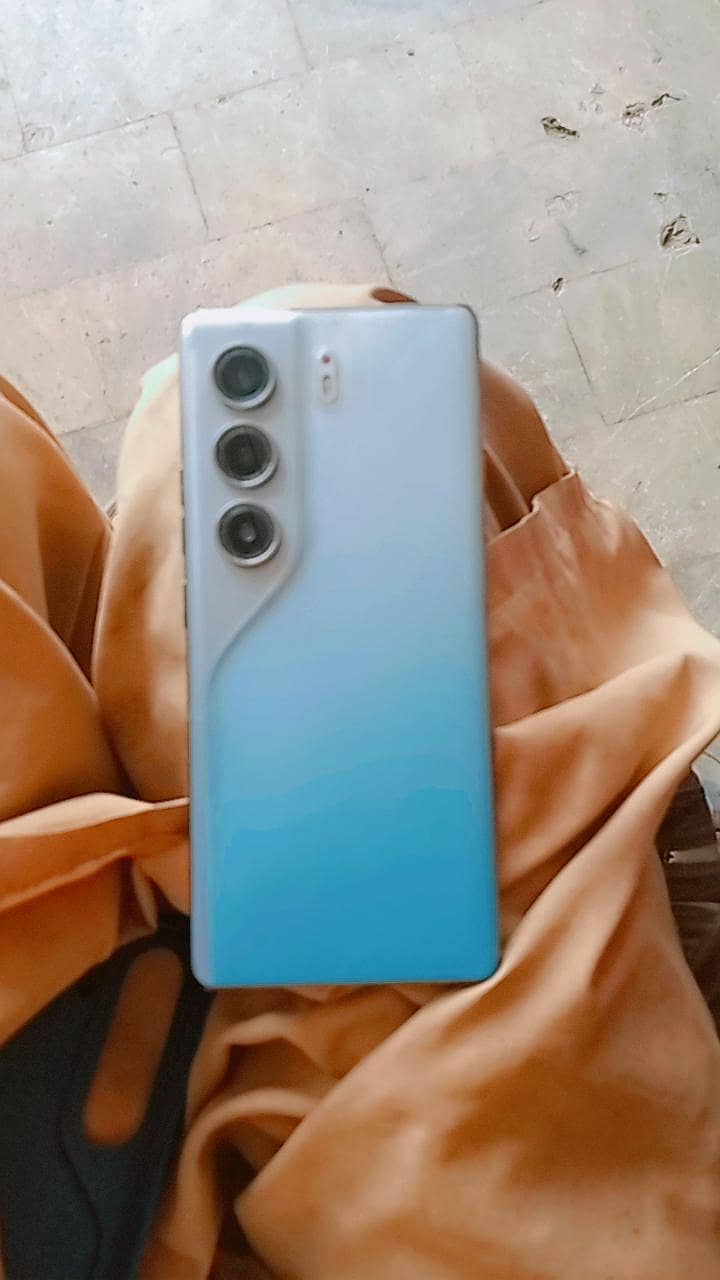 Tecno CAMON 40 Pro 0