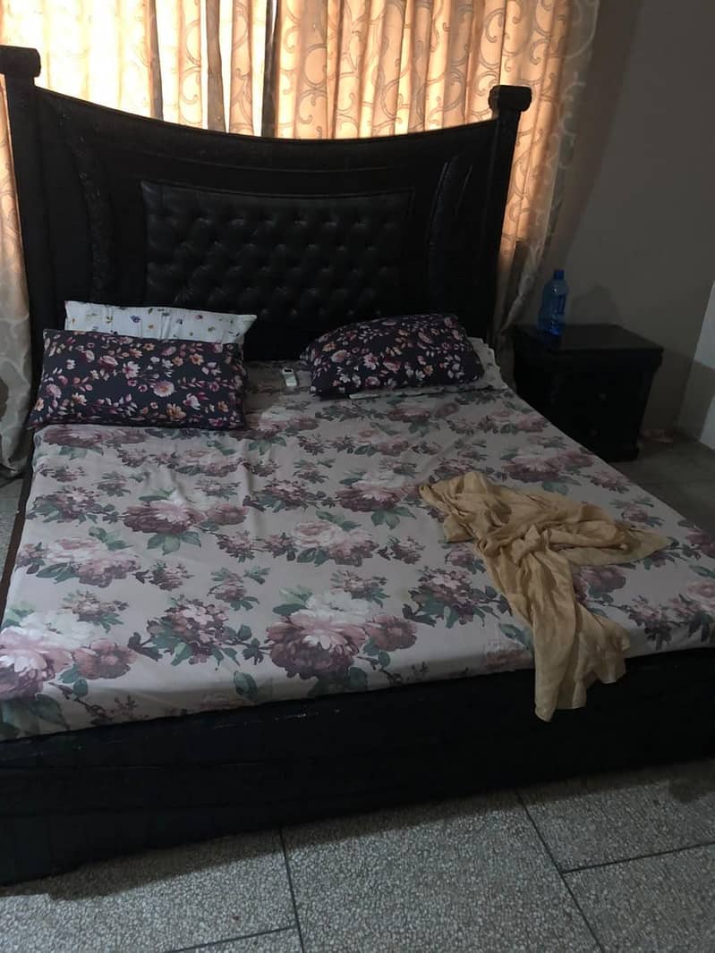 bedset with dressing table and side tables 0