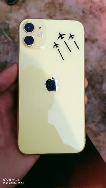 i fhone 11  128gb 88 helth all ok water pack