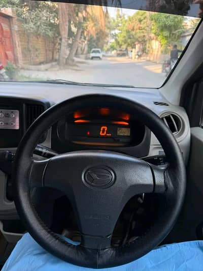Daihatsu Mira 2012