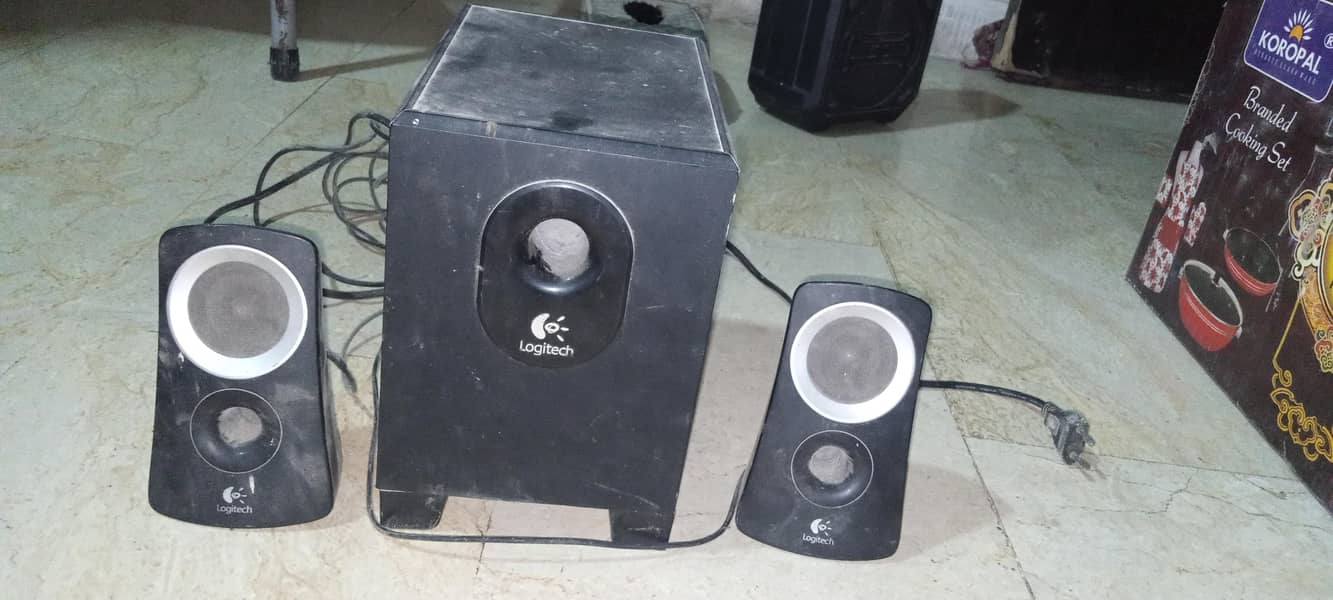Logitech speaker used 0