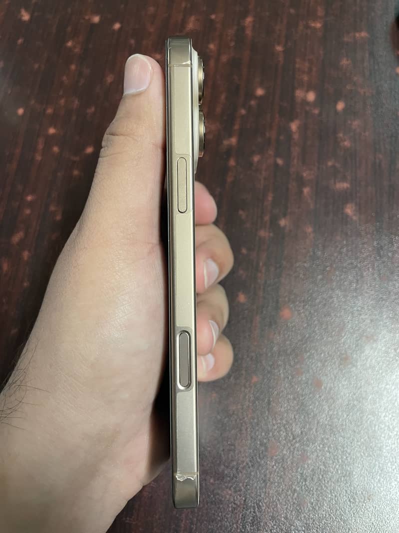 Apple iPhone 16 Pro Max 5