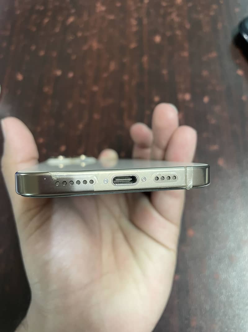 Apple iPhone 16 Pro Max 6