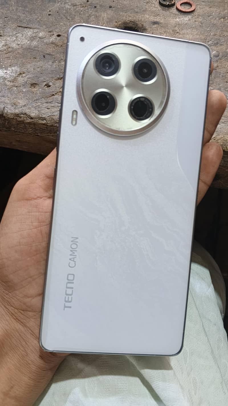 Tecno CAMON 30 0