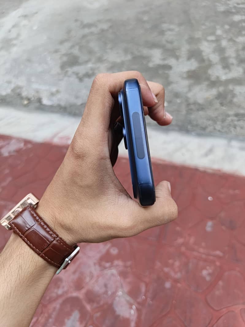 Apple iPhone 17 Pro Max 3