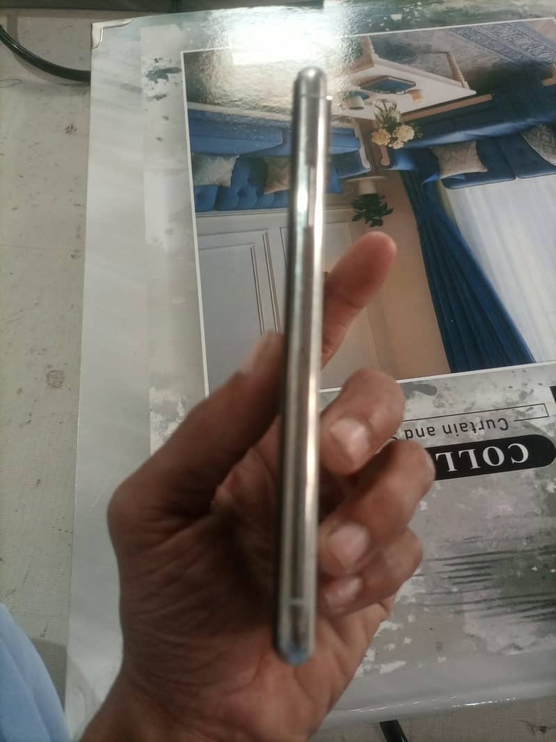 Apple iPhone X 3