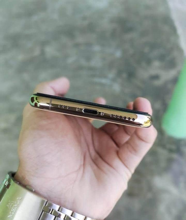 Apple iPhone 11 Pro 4