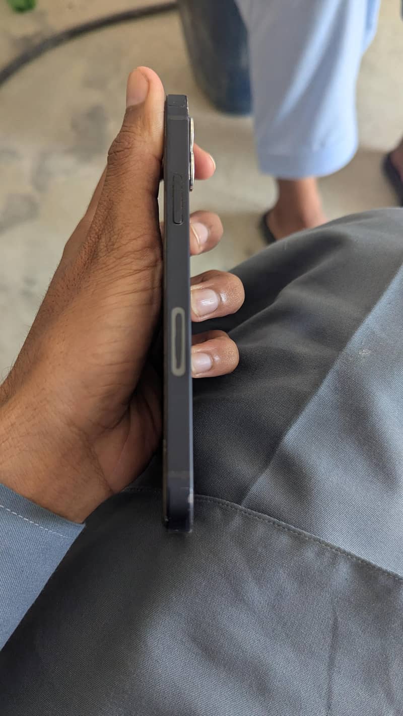 Apple iPhone 12 1