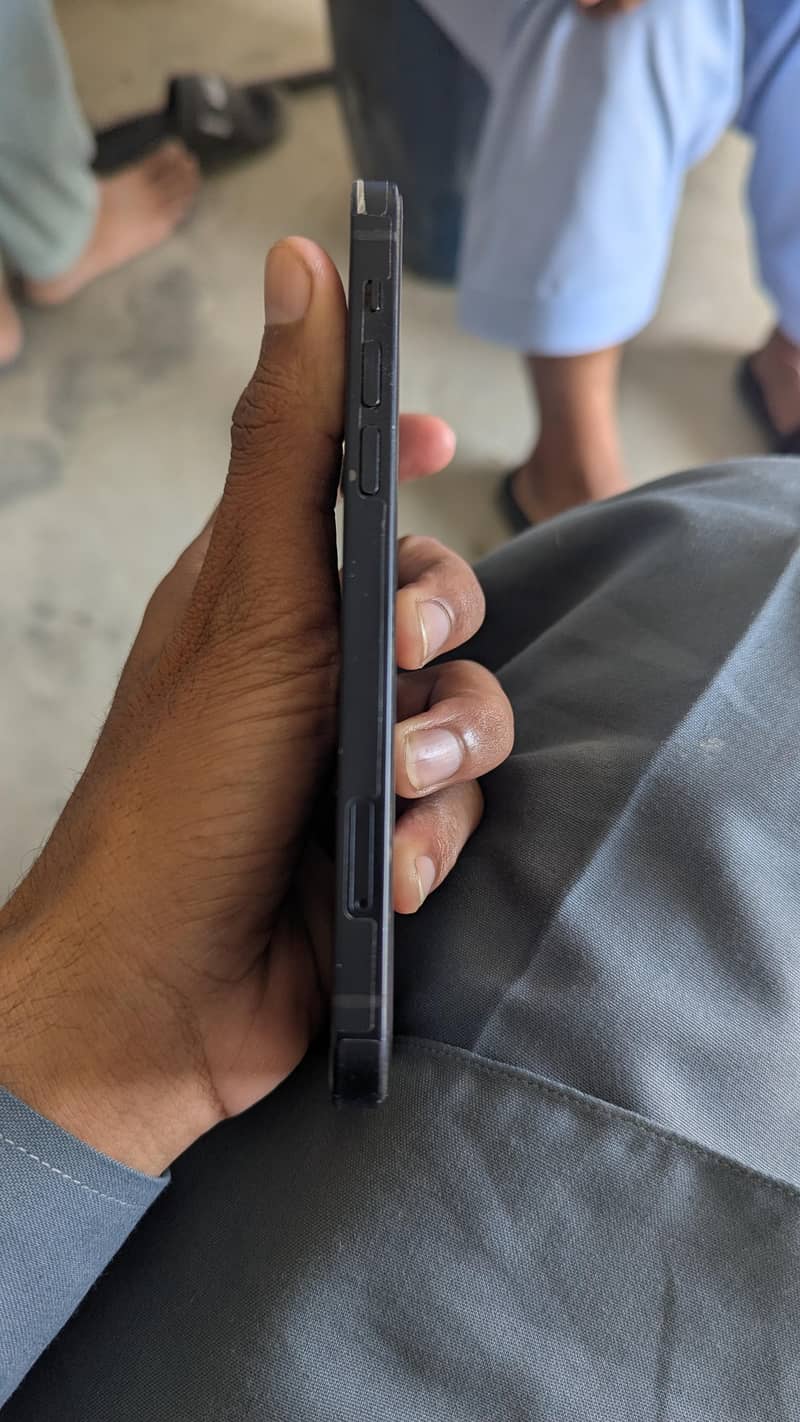 Apple iPhone 12 3