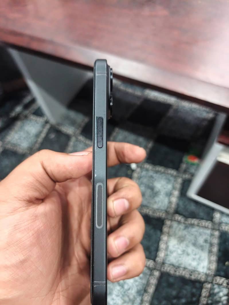 Apple iPhone 15 8