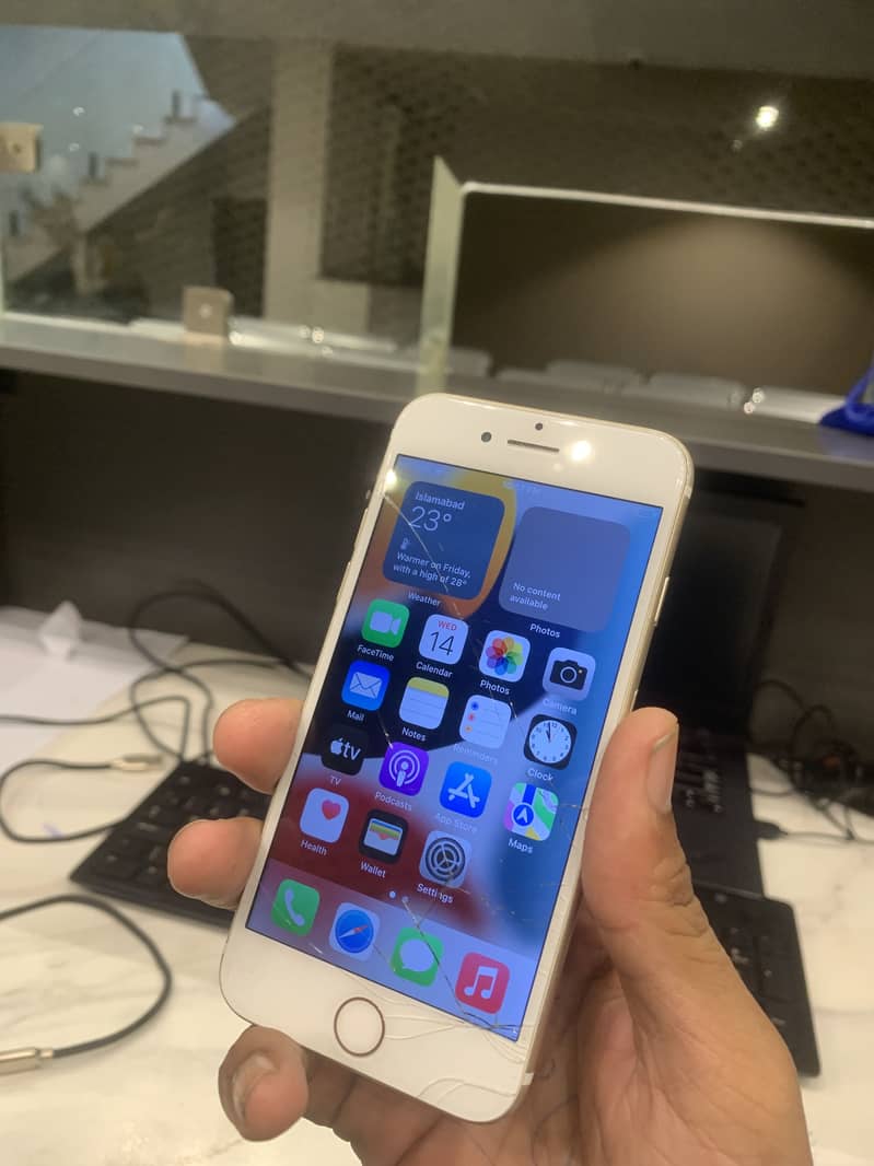 Apple iPhone 7 0