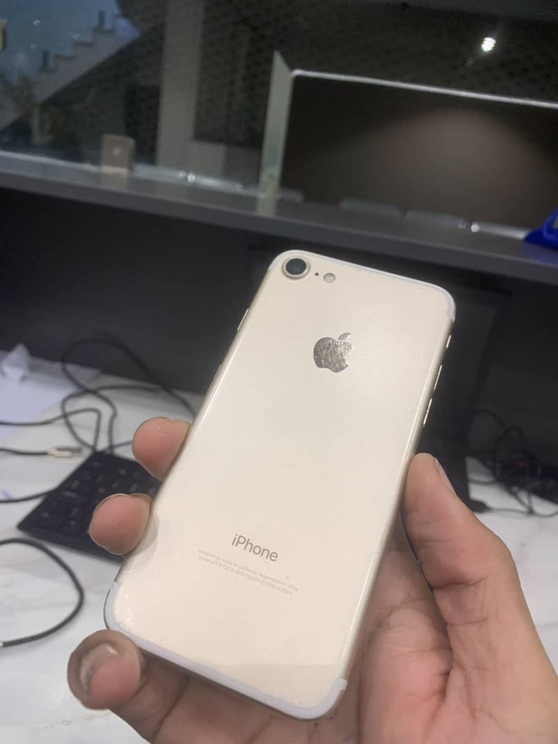Apple iPhone 7 1