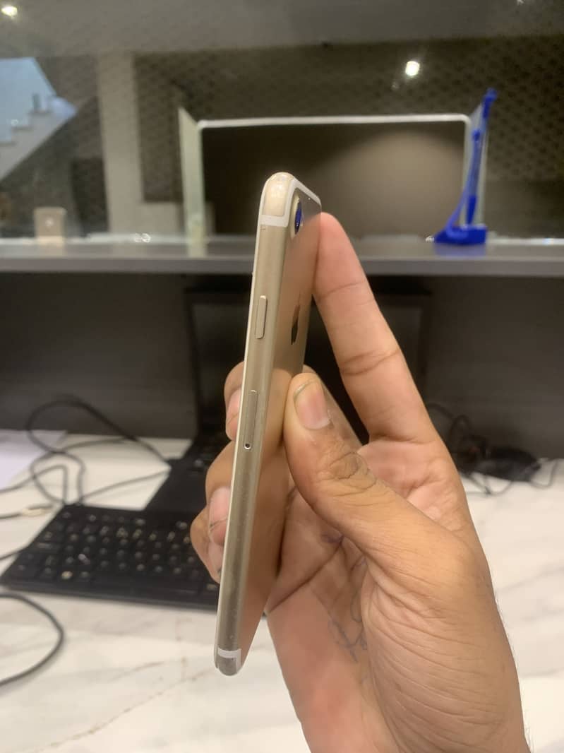 Apple iPhone 7 2