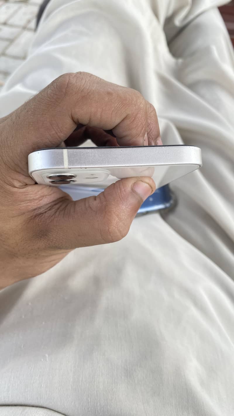 Apple iPhone 12 3