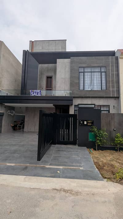 10 Marla House Available For Sale In Block DD Sector D Bahria Town Lahore