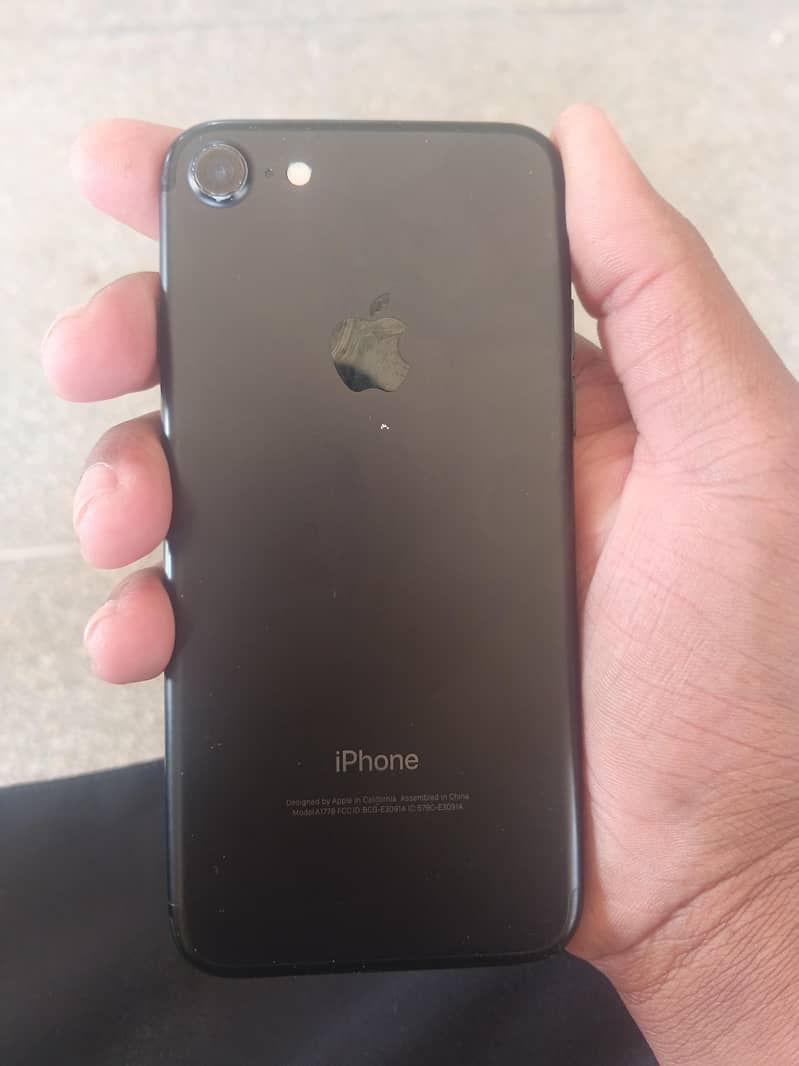 Apple iPhone 7 0