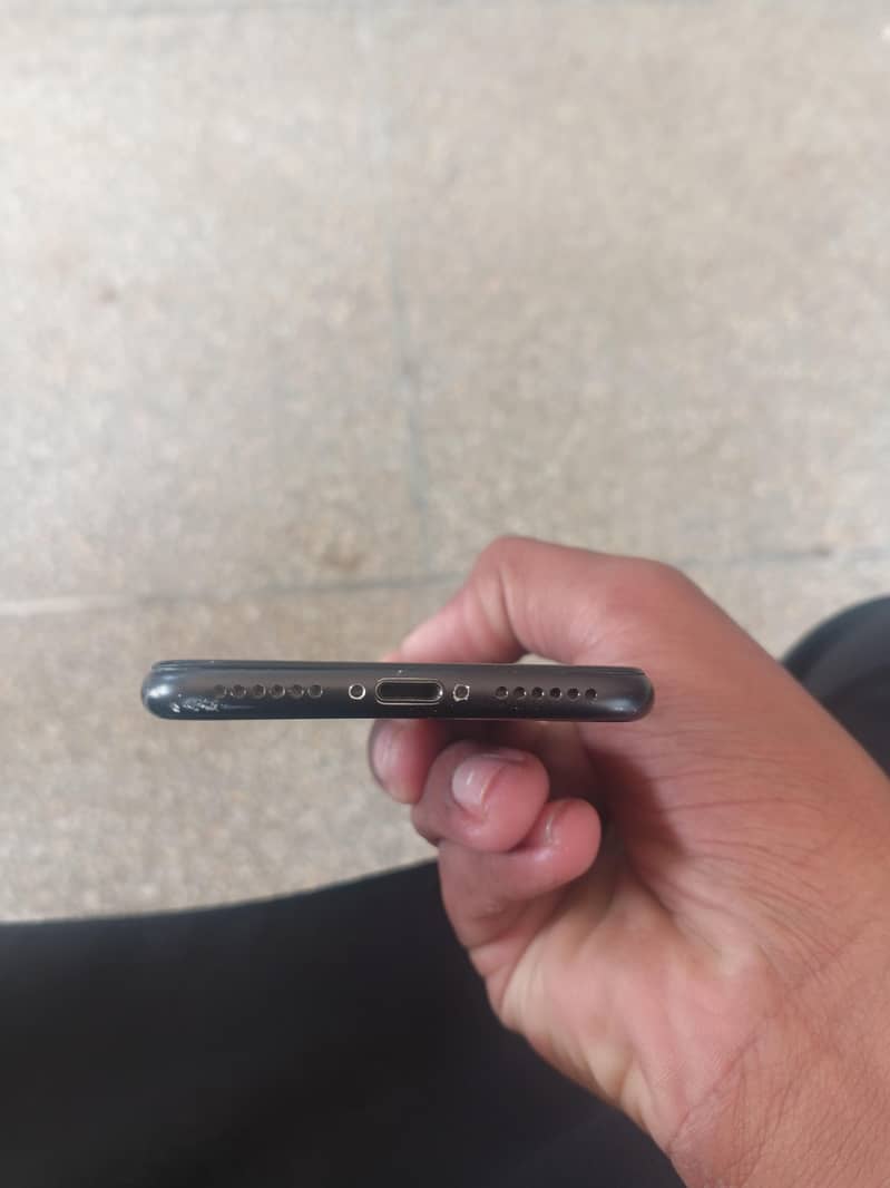 Apple iPhone 7 1
