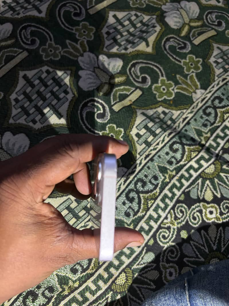 Apple iPhone 13 mini 6