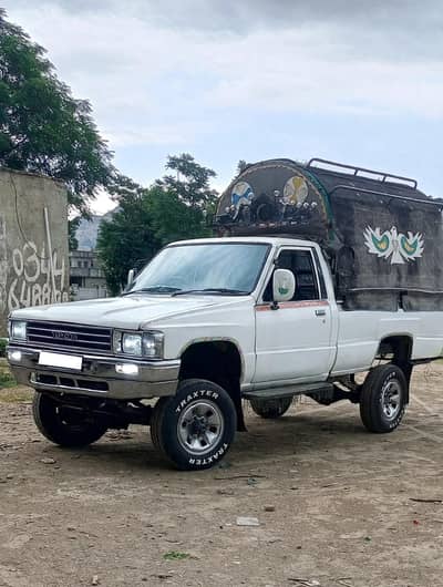 84 model 4x4 Hilux for sale