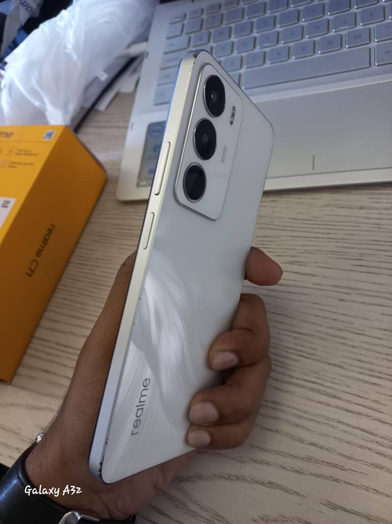 Realme C71 1