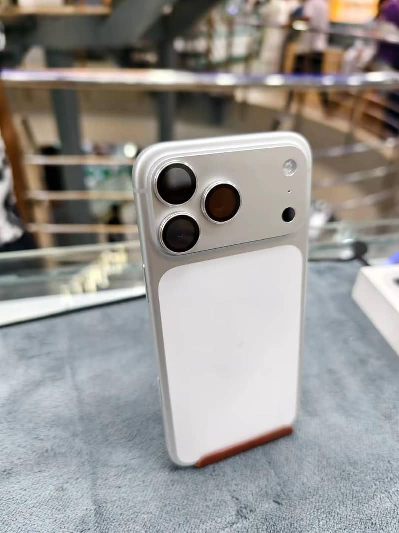 Apple iPhone 17 Pro Max 0