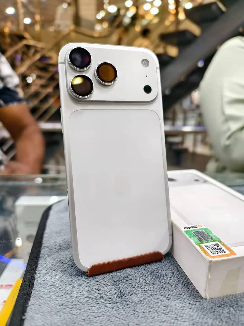 Apple iPhone 17 Pro Max 1