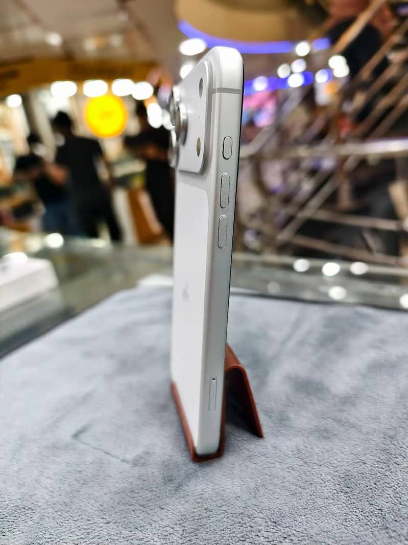 Apple iPhone 17 Pro Max 2