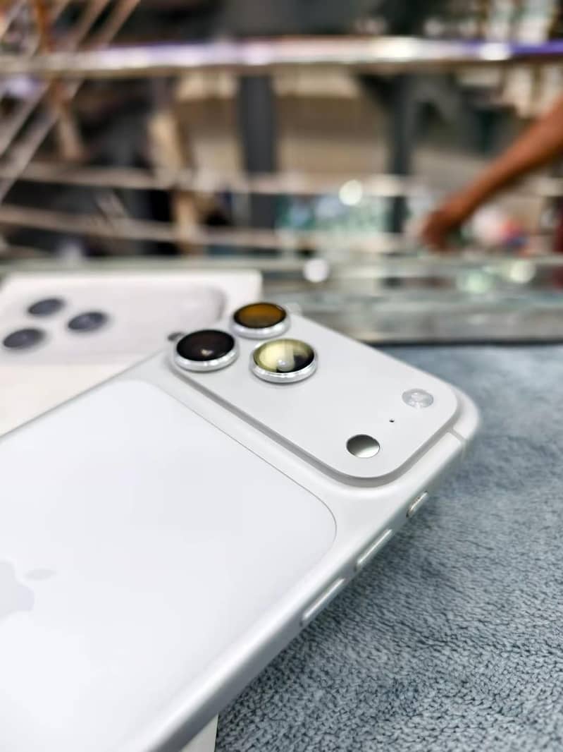 Apple iPhone 17 Pro Max 5