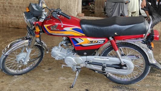 CD70 BIKE 5 MONTH USE EXELLENT CONDITION NO ACCCIDENTAL TOTAL GENIUN
