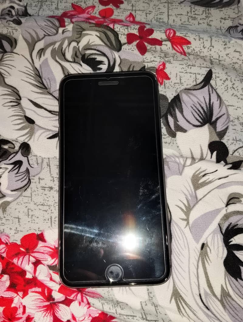Apple iPhone 8 Plus 1