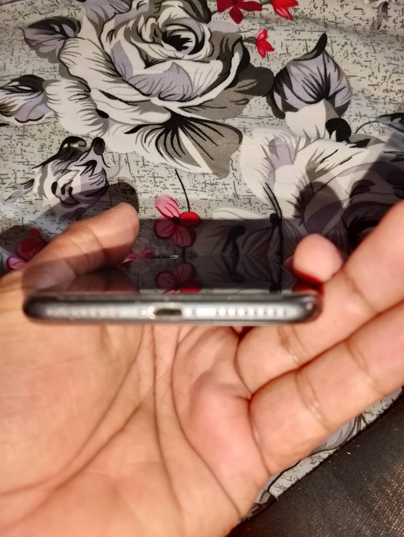 Apple iPhone 8 Plus 3