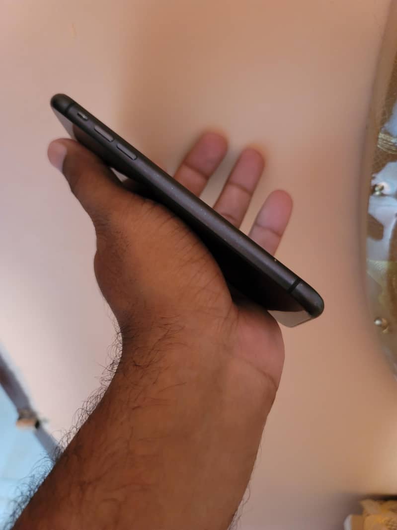 Apple iPhone 11 3