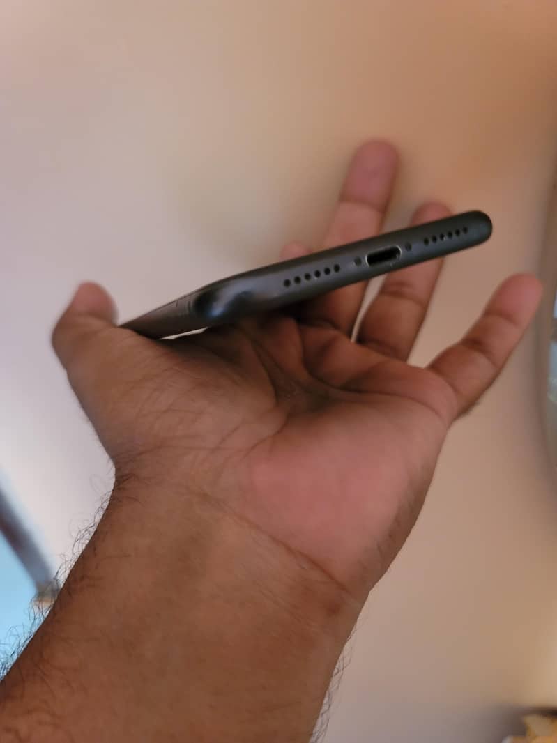 Apple iPhone 11 4