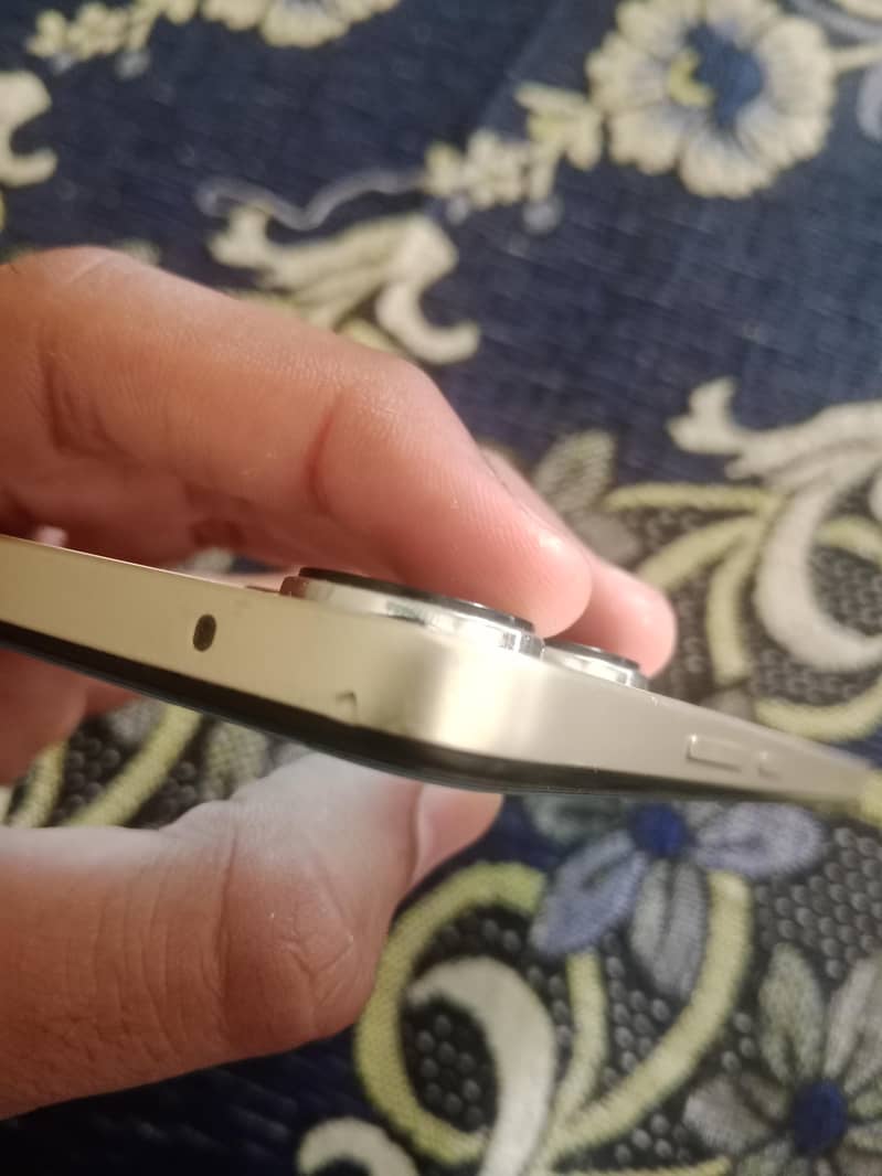 Realme C17 4