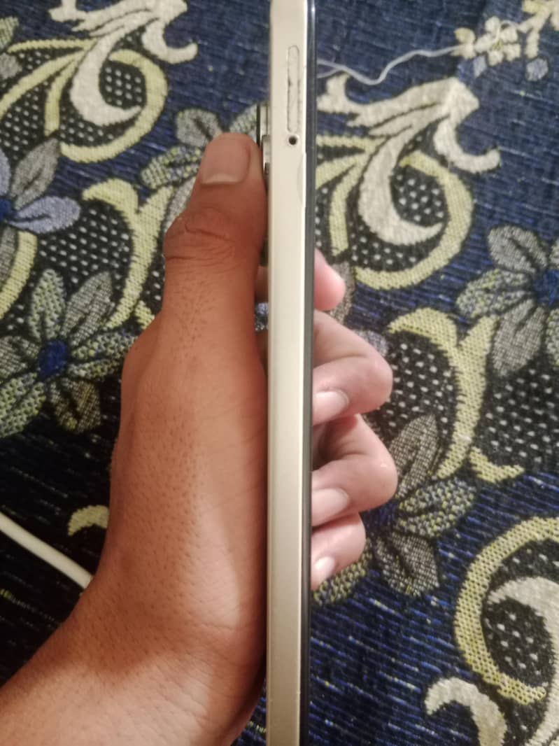 Realme C17 10