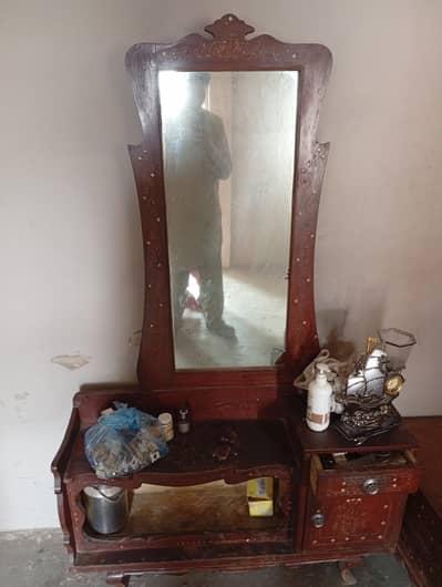Old mirror dressing table