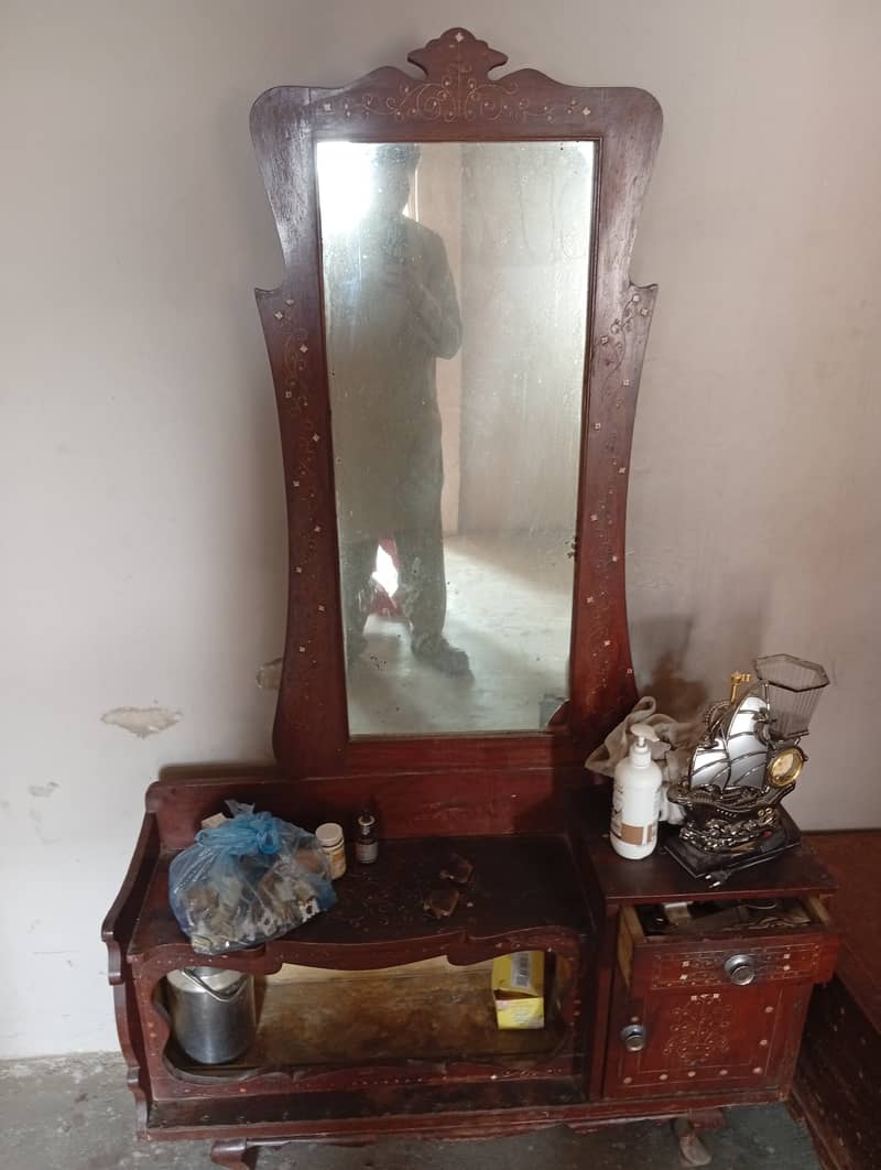 Old mirror dressing table 0
