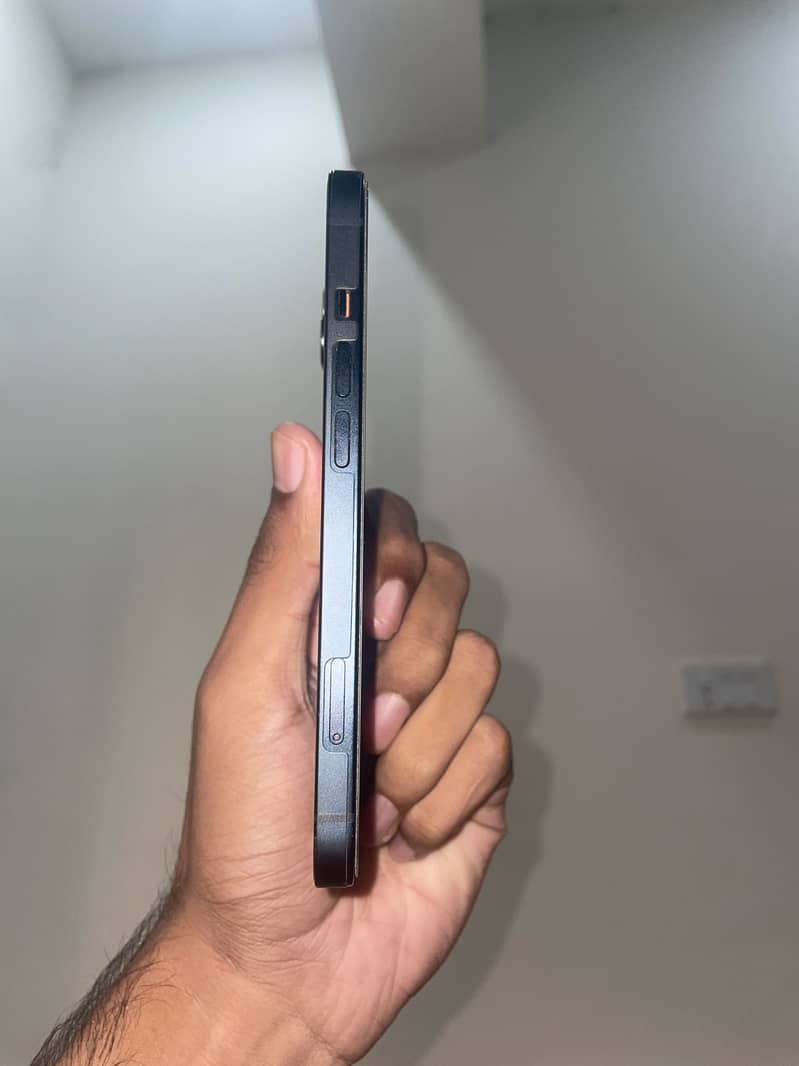 Apple iPhone 13 2