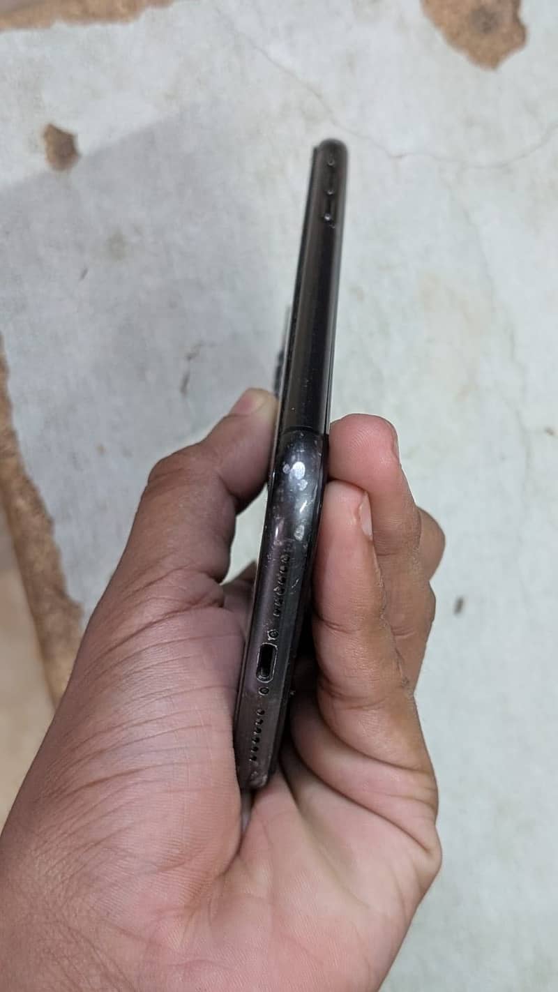 Apple iPhone 11 3